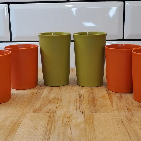 Tupperware cups - Picture 1 of 3